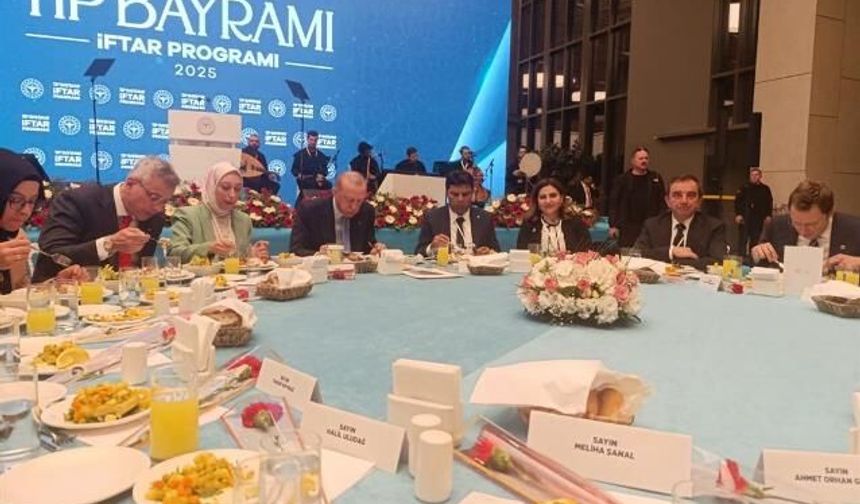 14 Mart Tıp Bayramı'nda İstanbul'da düzenlenen programda yılın Hekimi ve sağlık çalışanları belli oldu