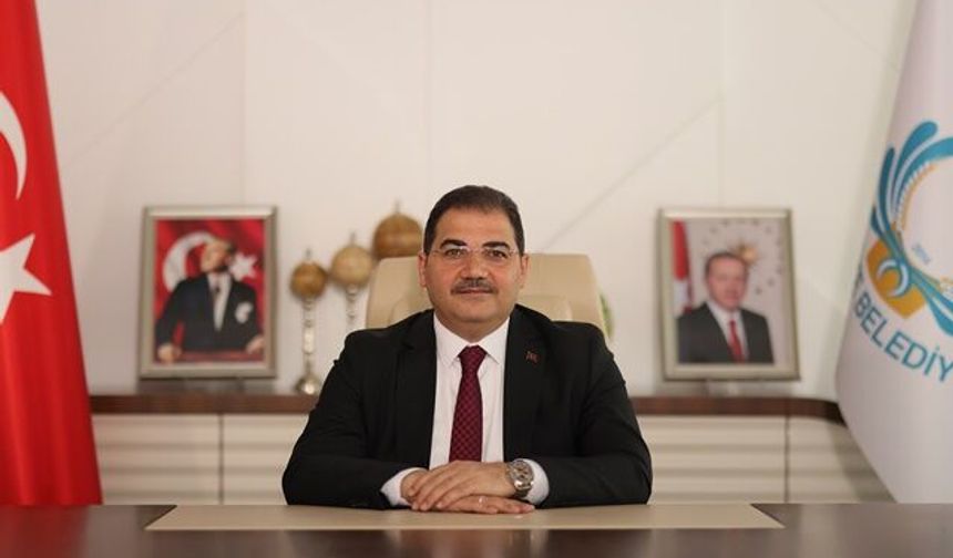 Başkan Canpolat "tüm hemşehrilerimin Kurtuluş Günü’nü en içten dileklerimle kutluyorum.”