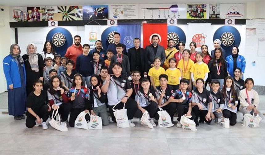 23 NİSAN ÇOCUK BAYRAMI DART TURNUVASINDA ÖDÜLLER SAHİPLERİNİ BULDU
