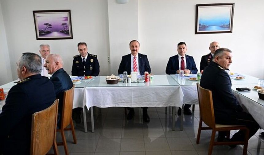 Vali Erin "Şehit polislerimizi rahmetle, gazilerimizi minnetle anıyorum."