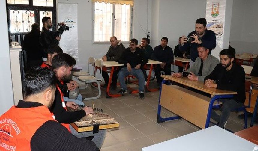 ŞANLIURFA’DA DENETİMLİ SERBESTLİK KAPSAMINDAKİ VATANDAŞLAR VE SAĞLIK ÇALIŞANLARINA MİNİ KONSER