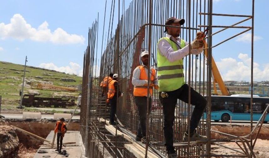 EVREN SANAYİ SİTESİ’NDE KATLI KÖPRÜLÜ KAVŞAK PROJESİ HIZLA İLERLİYOR