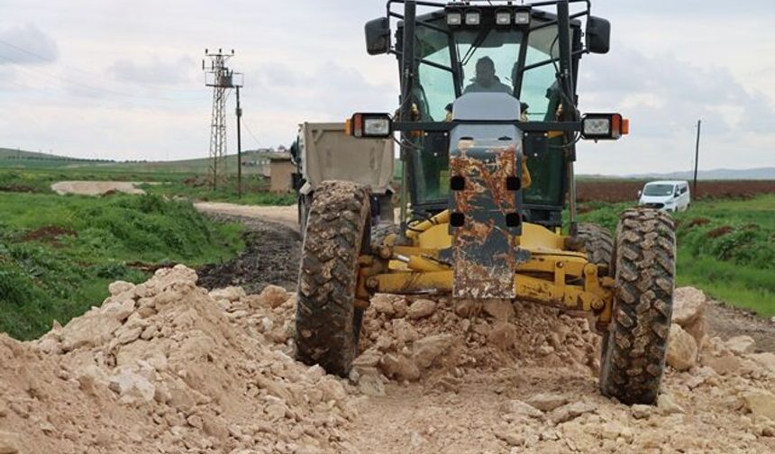 EYYÜBİYE KIRSALINDA YOLLAR DAHA GÜVENLİ OLUYOR