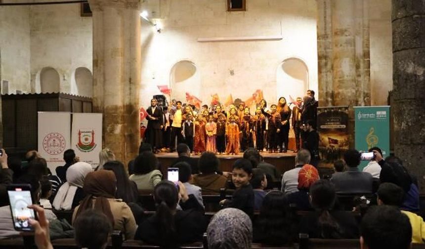 “KURTULUŞ MÜZİKALİ” DUYGU DOLU ANLARA SAHNE OLDU