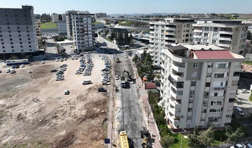 MUSTAFA DİREKLİ CADDESİ SICAK ASFALTLA YENİLENİYOR