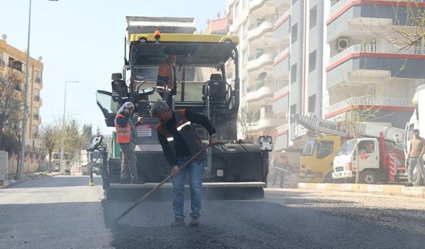 ŞANLIURFA BÜYÜKŞEHİR BELEDİYESİ’NDEN KARAKÖPRÜ’DE YOĞUN ASFALT MESAİSİ