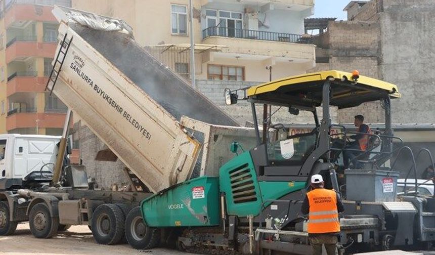 ŞANLIURFA’DA 25 METRELİK YOL PROJESİNDE ASFALT ÇALIŞMALARI BAŞLADI