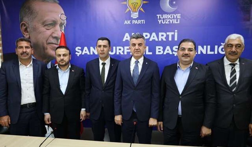 AK Parti'ye Katılımlar Devam Ediyor