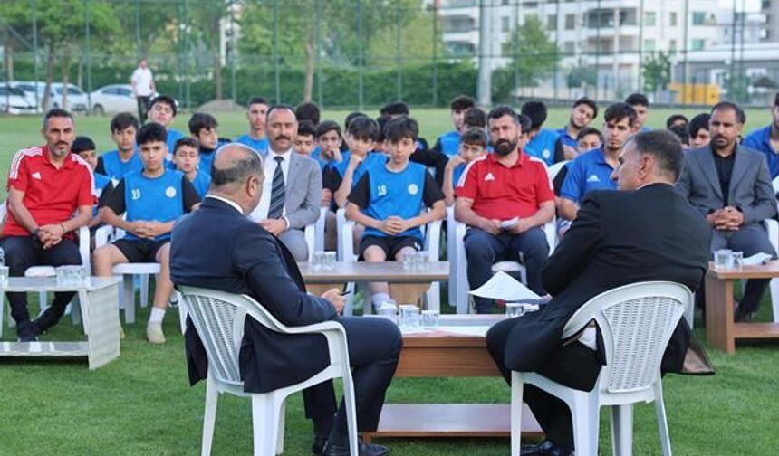 BAŞKAN NİHAT ÇİFTÇİ, SPORCULARIN SORULARINI YANITLADI