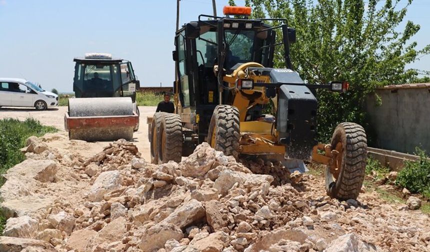 BÜYÜKŞEHİR, HARRAN’DA 7,2 KİLOMETRELİK YOLU YENİLİYOR