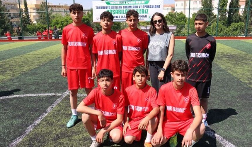 BÜYÜKŞEHİR’DEN OKULLARARASI FUTBOL TURNUVASI