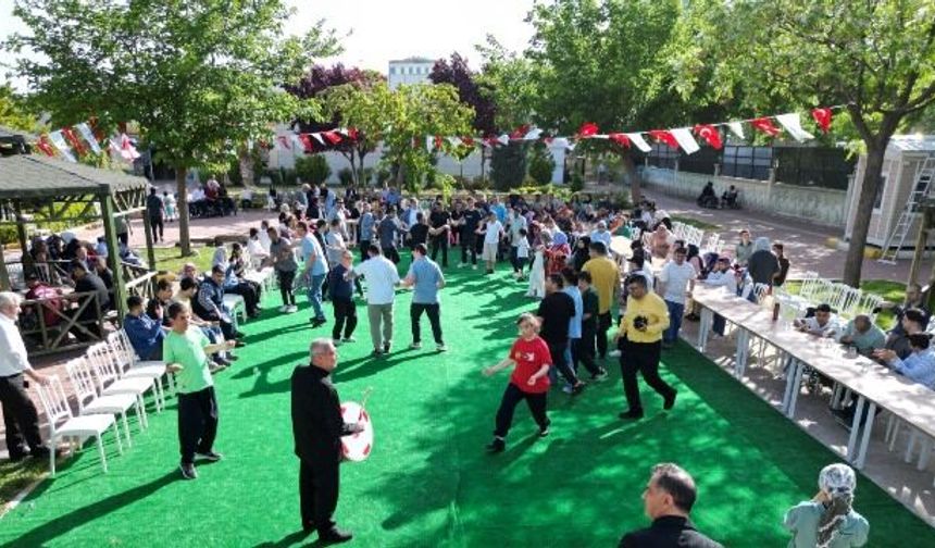 ENGELSİZ HAYATLAR SIRA GECESİYLE MORAL BULDU