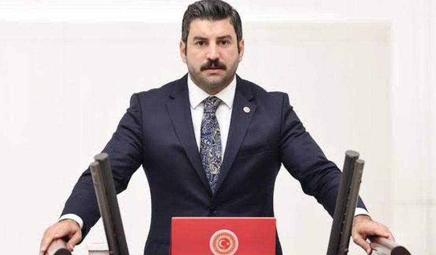 Eyyüpoğlu "sevdiklerinizle birlikte sağlık dolu, mutlu bir bayram geçirmenizi diliyorum.”