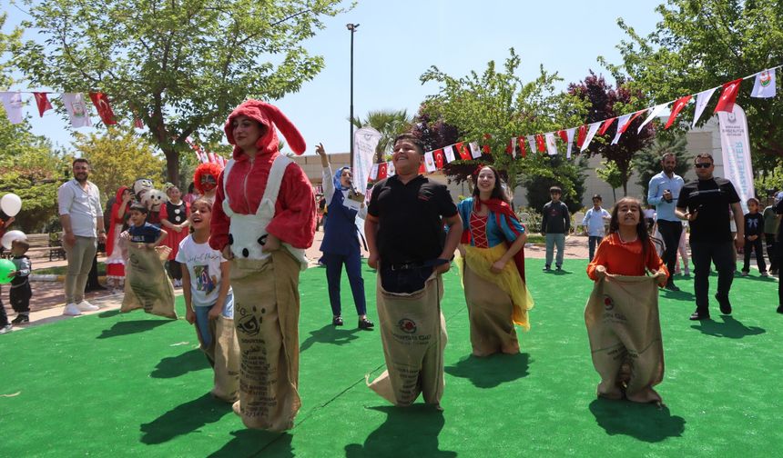 MİNİK KALPLER ŞENLİKTE DOYASIYA EĞLENDİ