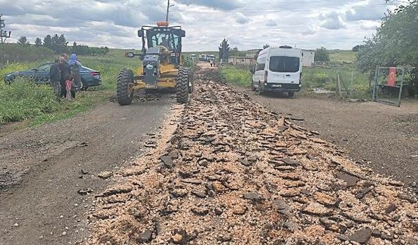 ŞANLIURFA’DA KIRSAL YOL SEFERBERLİĞİ SÜRÜYOR