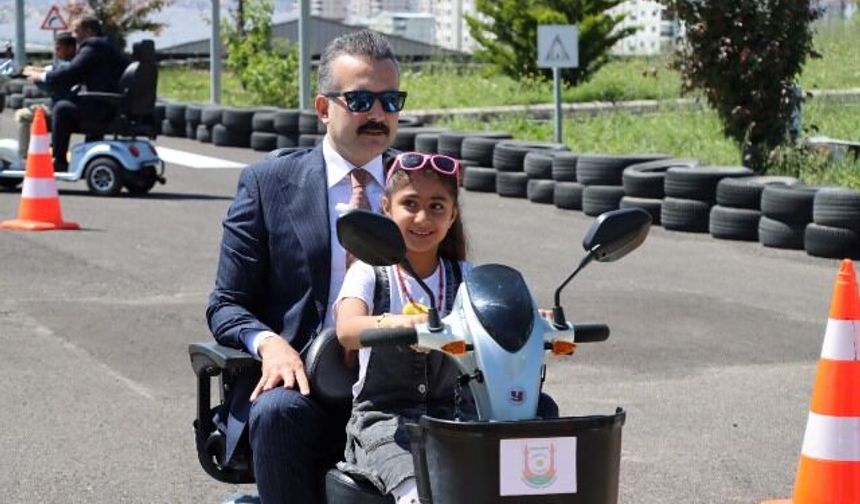 ŞANLIURFA’DA ÖĞRENCİLERE TRAFİK BİLİNCİ EĞİTİMİ VERİLDİ