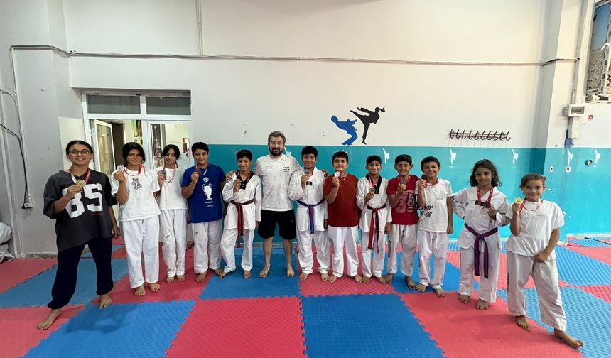 AKÇAKALE’NİN TAEKWONDO GURURU: 16 MADALYA!