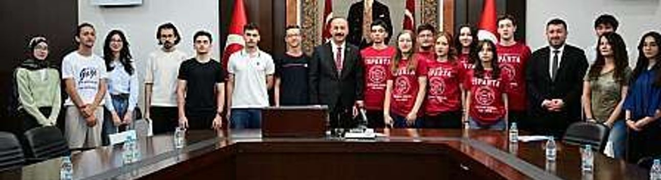 Vali Abdullah Erin, LGS ve YKS Şampiyonlarını Ağırladı