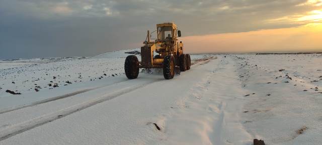 Thumbnail Büyükşehi̇r Beledi̇yesi̇, Karla Kapanan 250 Km Yolu Tekrar Ulaşima Açti (1)