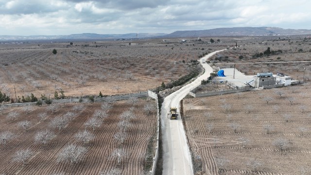 Thumbnail Büyükşehi̇r Beledi̇yesi̇, Kirsal Alanda Yol Çalişmalarina Hiz Verdi̇ (2)