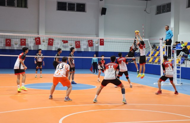 Thumbnail Büyükşehi̇r Beledi̇yesi̇ Voleybol A Takimi Fi̇lede Li̇der (2)