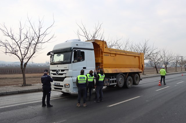 Thumbnail Şanliurfa'da Hafri̇yat Kamyonlari Ve Beton Mi̇kserleri̇ Denetlendi̇ (1)