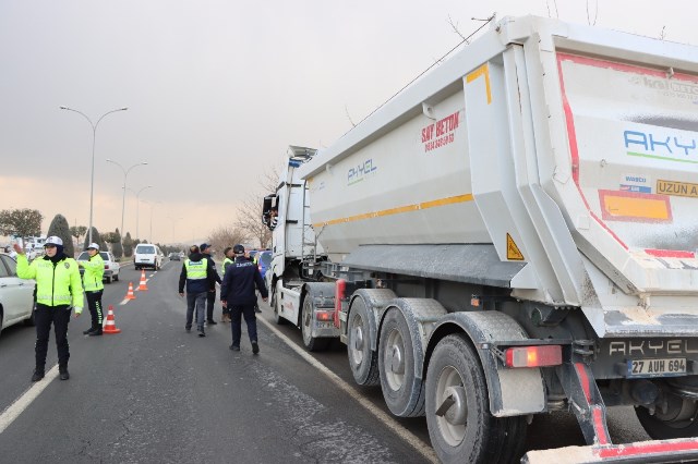 Thumbnail Şanliurfa'da Hafri̇yat Kamyonlari Ve Beton Mi̇kserleri̇ Denetlendi̇ (4)