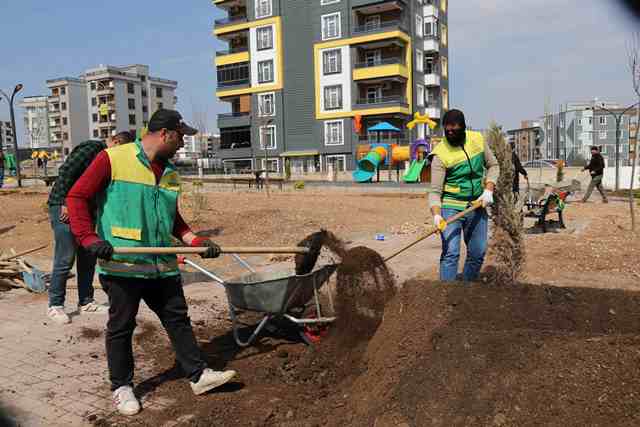 Kköprübld Karaköprü'de Yeni Parklar Çimlendiriliyor (3)