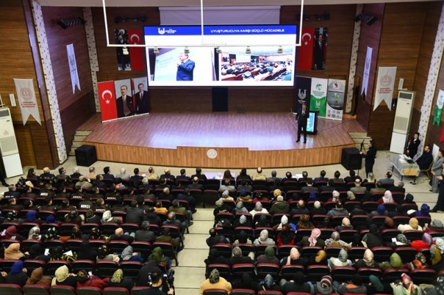 10 U R F A’ D A U Y U S T U R U C U Y L A M U C A D E L E D E S E F E R B E R L I K C A G R I S I 3