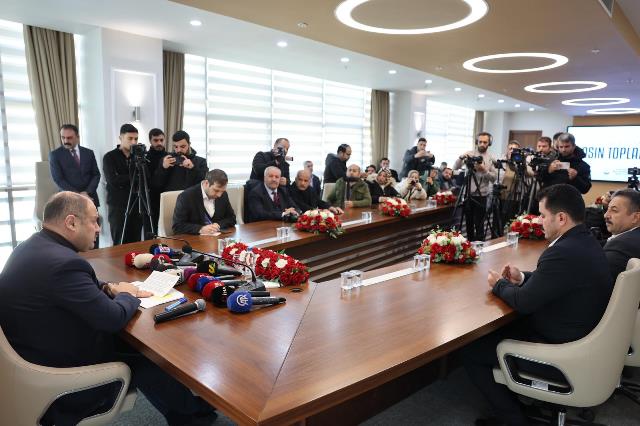 32331518 5F8E 452A B5B1 465Af5C24C75