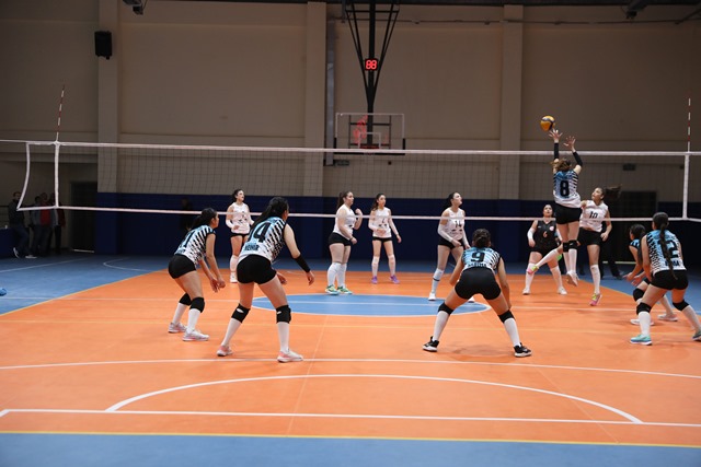Hali̇li̇ye Beledi̇yespor Yildiz Kizlarda İl Şampi̇yonu Oldu (2)