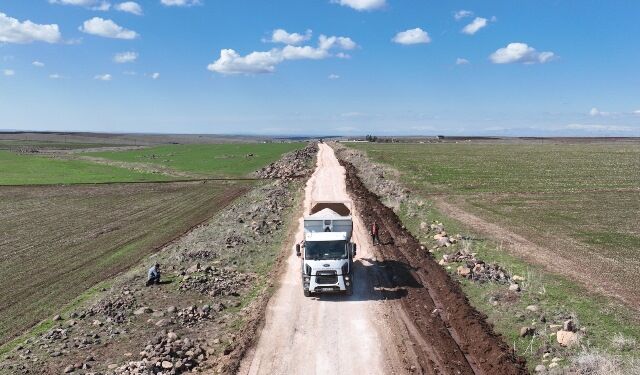 Büyükşehi̇r Beledi̇yesi̇, Si̇verek Kirsalinda Yol Konforunu Artiriyor (3)