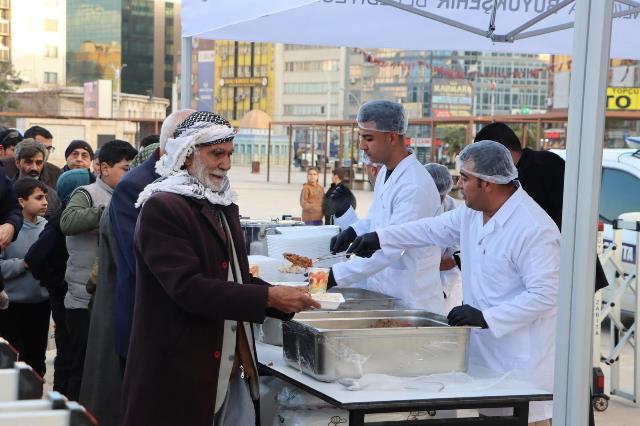 Büyükşehi̇r’i̇n İftar Çadirinda İlk Oruçlar Açildi (1)