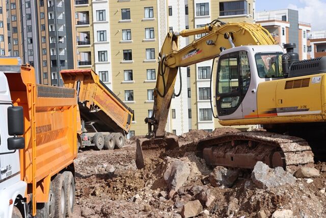 Karaköprü Beledi̇yesi̇nden Mehmetçi̇k Ve Atakent’e Dev Spor Yatirimi (1)