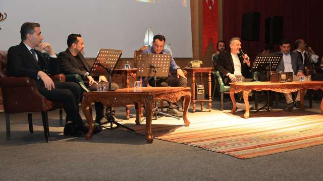 Karaköprü’de Şi̇i̇r Akşami Yoğun İlgi̇ Gördü (7)