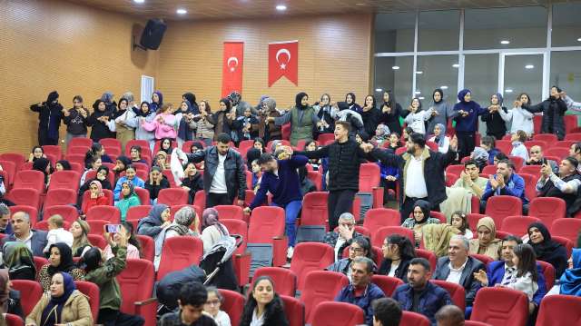 Karaköprü’de Şi̇i̇r Akşami Yoğun İlgi̇ Gördü (9)