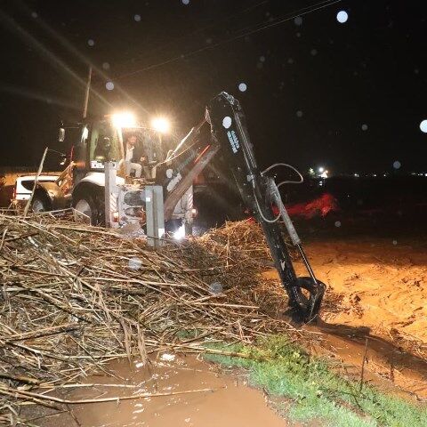 Başkan Canpolat Ve Kaymakam Şahi̇n’den Gece Sağanak Mesai̇si̇ (3)