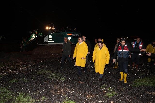 Başkan Canpolat Ve Kaymakam Şahi̇n’den Gece Sağanak Mesai̇si̇ (4)