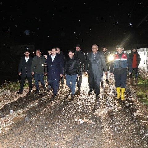 Başkan Canpolat Ve Kaymakam Şahi̇n’den Gece Sağanak Mesai̇si̇ (7)