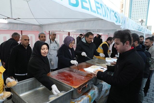 Başkan Canpolat Ve Veki̇l Yazmaci, İftar Sofrasinda Vatandaşlarla Buluştu (1)