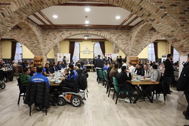 Başkan Gülpinar, Engelli̇ Bi̇reylerle Gönül Sofrasinda (1)