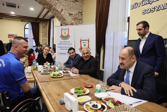 Başkan Gülpinar, Engelli̇ Bi̇reylerle Gönül Sofrasinda (3)