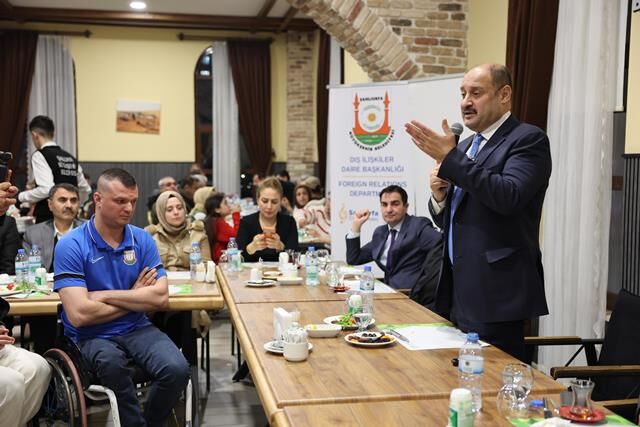 Başkan Gülpinar, Engelli̇ Bi̇reylerle Gönül Sofrasinda (8)
