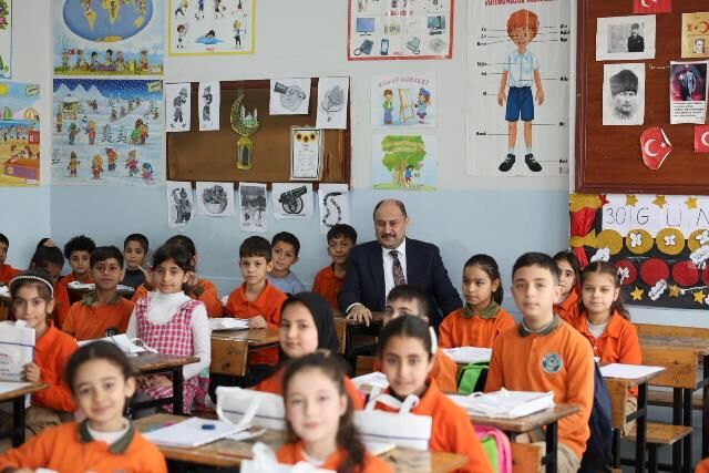 Başkan Gülpinar, “Hi̇kayemde Konuğum Var” Etki̇nli̇ği̇nde Öğrenci̇lerle Buluştu (6)