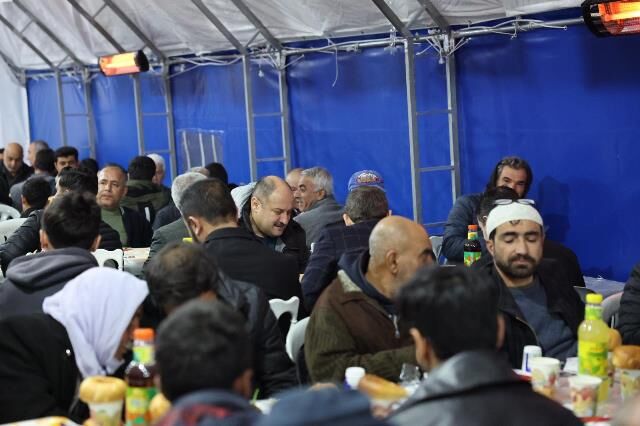 Başkan Gülpinar, İftar Çadirinda Vatandaşlarla Buluştu (6)