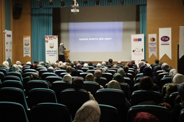 Büyükşehi̇r Beledi̇yesi̇’nden Kadinlar Günü Etki̇nli̇ği̇ (5)
