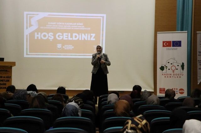 Büyükşehi̇r Beledi̇yesi̇’nden Kadinlar Günü Etki̇nli̇ği̇ (6)