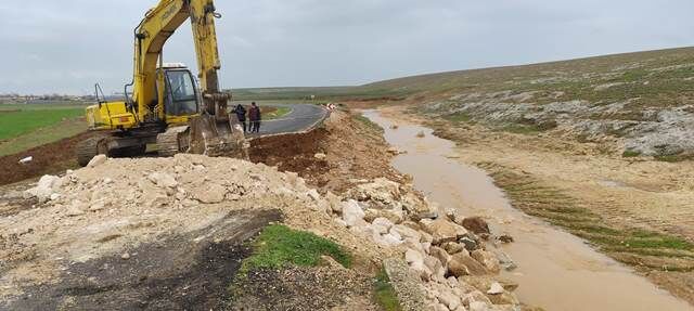 Büyükşehi̇r Eki̇pleri̇, Seli̇n Zararini Gi̇dermek İçi̇n Sahada (8)