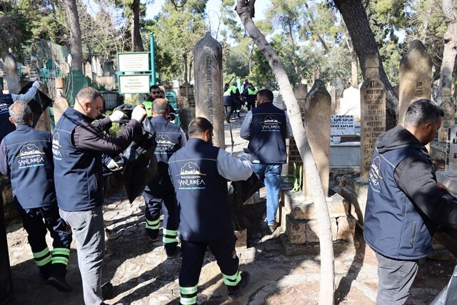 Büyükşehi̇r, Mezarliklari Bayrama Hazirliyor (6)