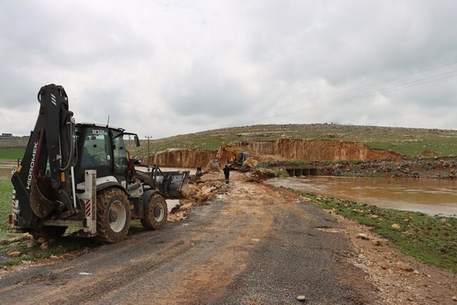 Büyükşehi̇r, Vi̇ranşehi̇r’de Seli̇n Yaralarini Sariyor (6)